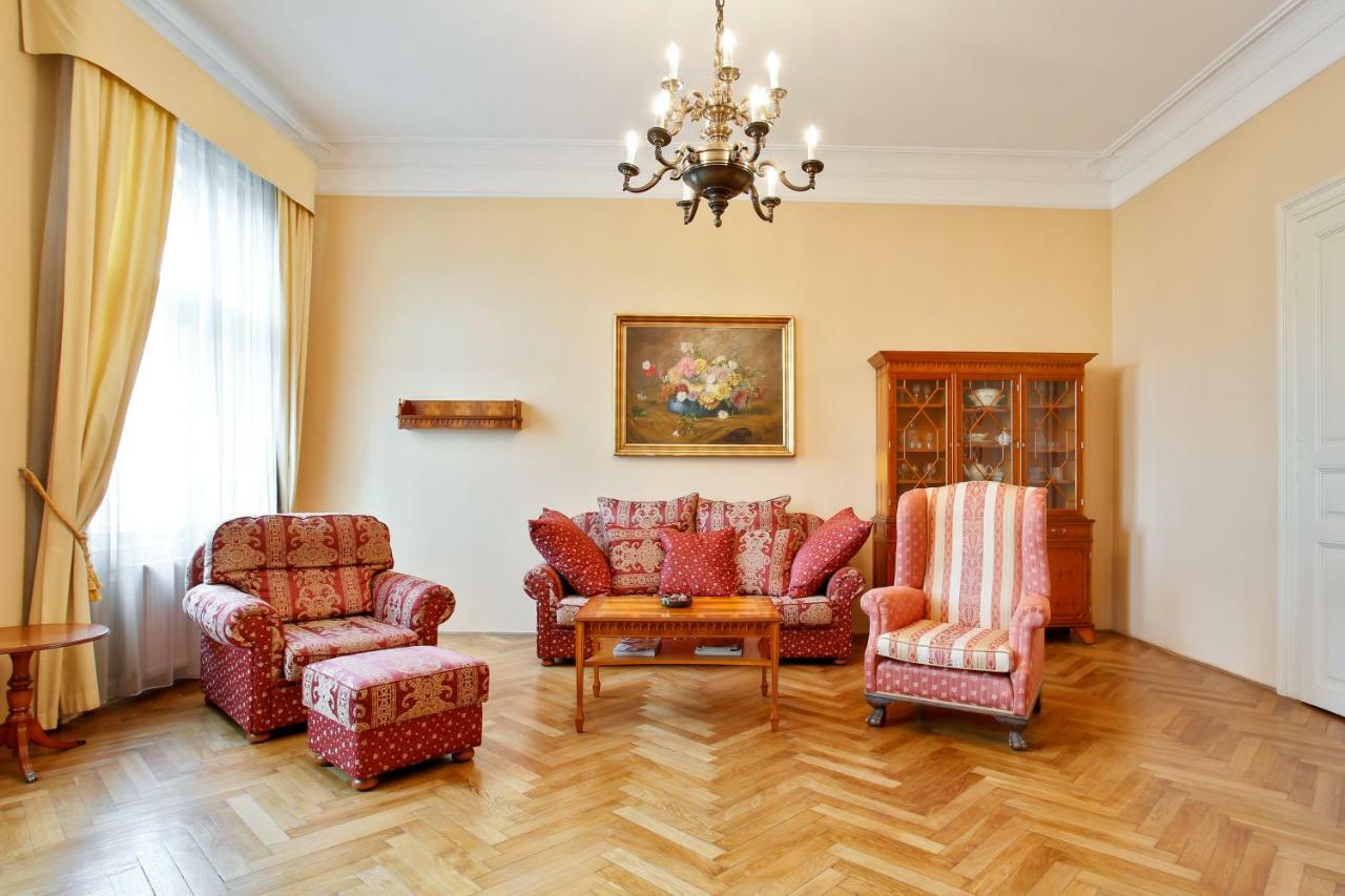 Open Gate Apartment